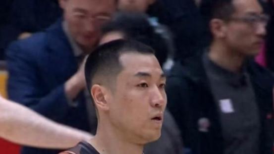山东男篮大胜新疆，高诗岩27分领衔七人得分上双