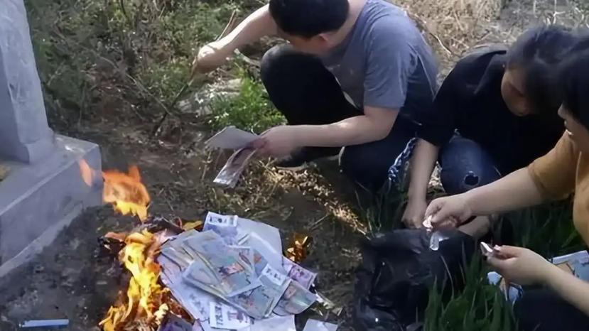 农村丧葬移风易俗，多地禁售禁烧纸钱、纸扎！改用鲜花合理吗？
