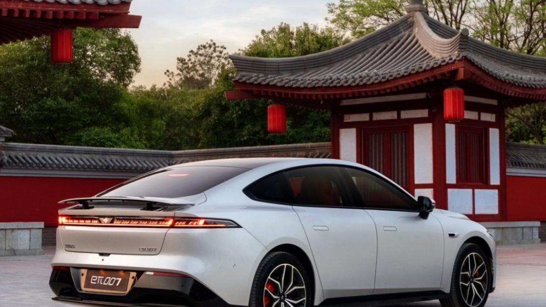 全球首场AI共创发布 2025款东风奕派eπ007正式上市