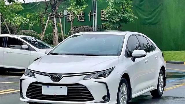 丰田卡罗拉降价4万！省油王变韭菜车？修车工：现在买都是冤种！