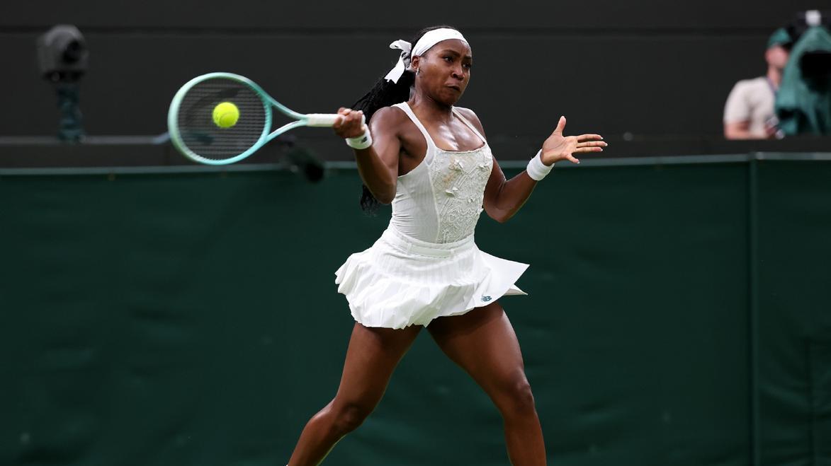 温网爆大冷，0-2完败、单盘1-6：世界第2高芙一轮游，不敌NO.42