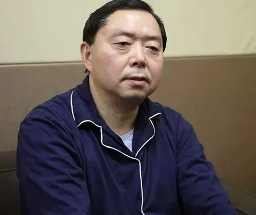 因为年轻了8岁，他走上了重要领导岗位