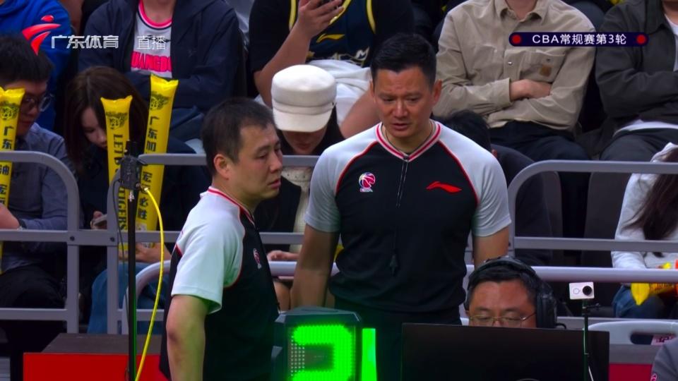 最后3秒！广东领先3分，徐杰速度太快裁判跟不上，请注意郭士强！