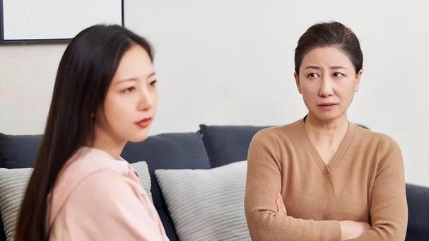 花7000请婆婆帮忙带娃，一个月后孩子不再饿，我提前回家发现了婆婆惊人的秘密