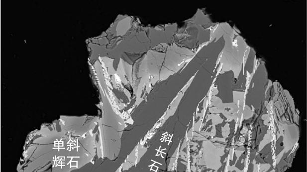 嫦娥六号月壤刚有重大发现，就要送联合国，网友担心：等于送美国 嫦娥六号月壤重大发现：月背月幔比正面冷