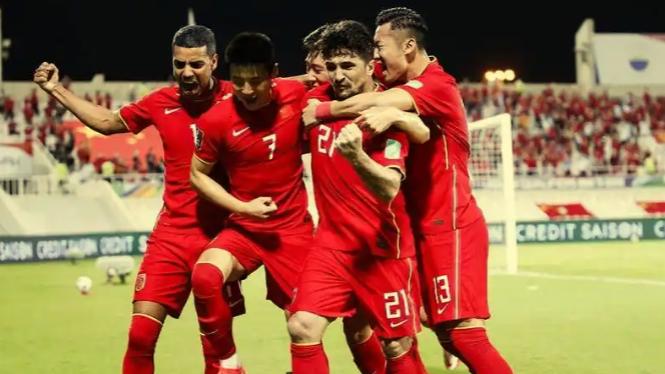 一年被造谣两次，一次比一次离谱，到底谁想将李凯尔踢出中国男篮