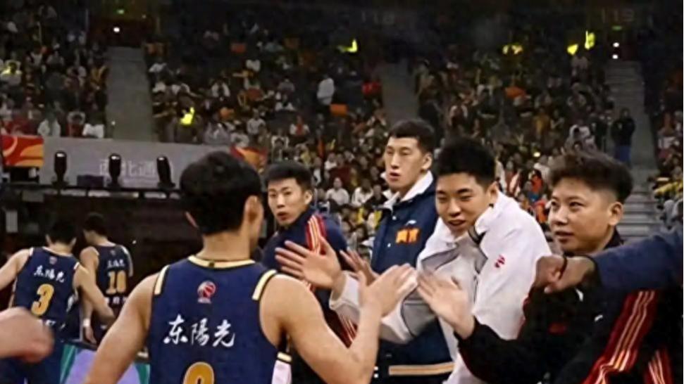 麦考尔又穿上护具，复出遥遥无期！