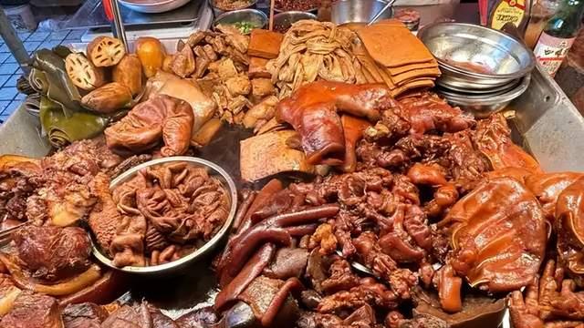 上海被裁员，为了生活选择摆摊卖卤味，去年1年就赚了35万！