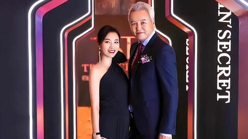 善恶终有报，花费17亿购“楼”伤人的张庭夫妇，最终下场令人痛快