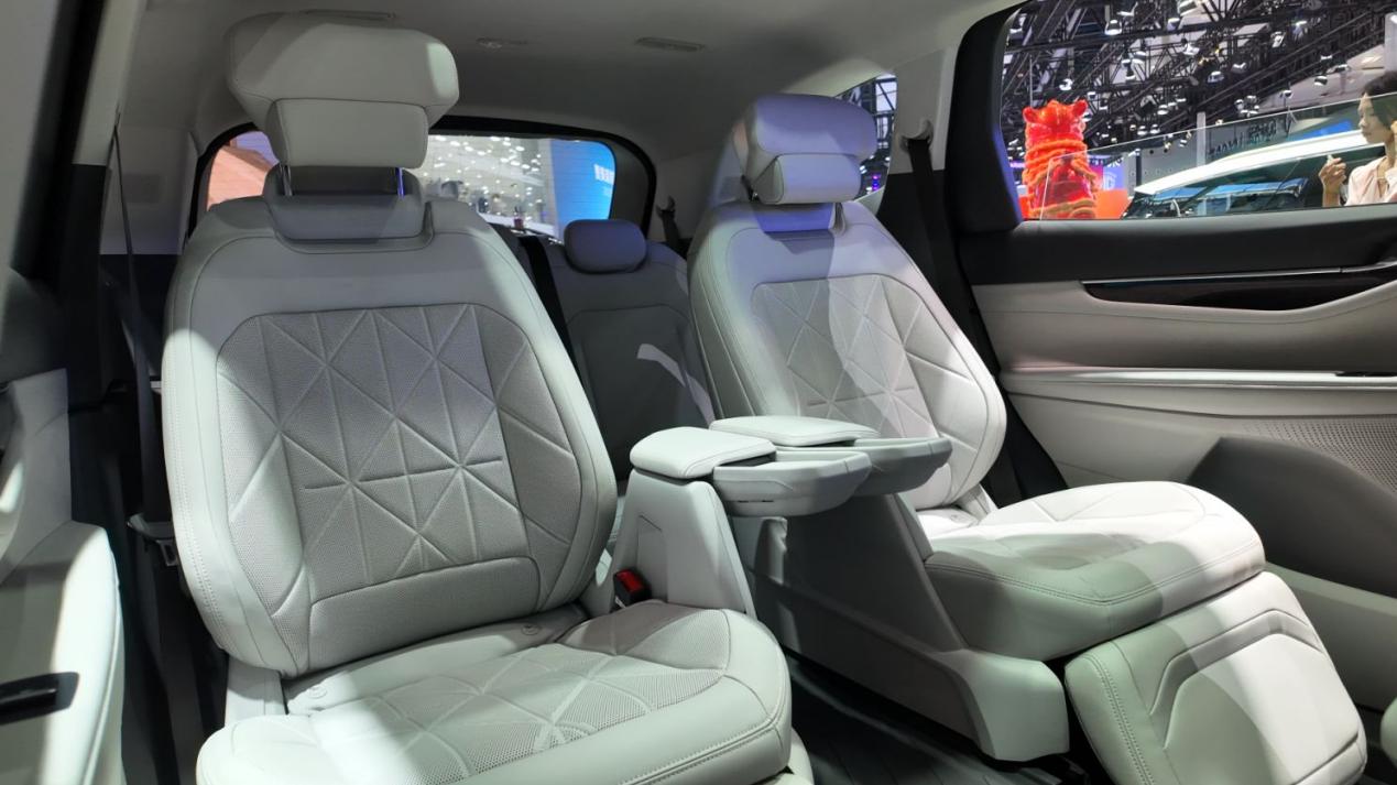 良心！26款锐界L中配就有二排座椅加热，广州车展必看！