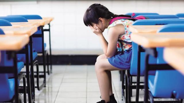 "厌学"背后的残酷真相：3000万抑郁青少年中，80%的病因竟是…