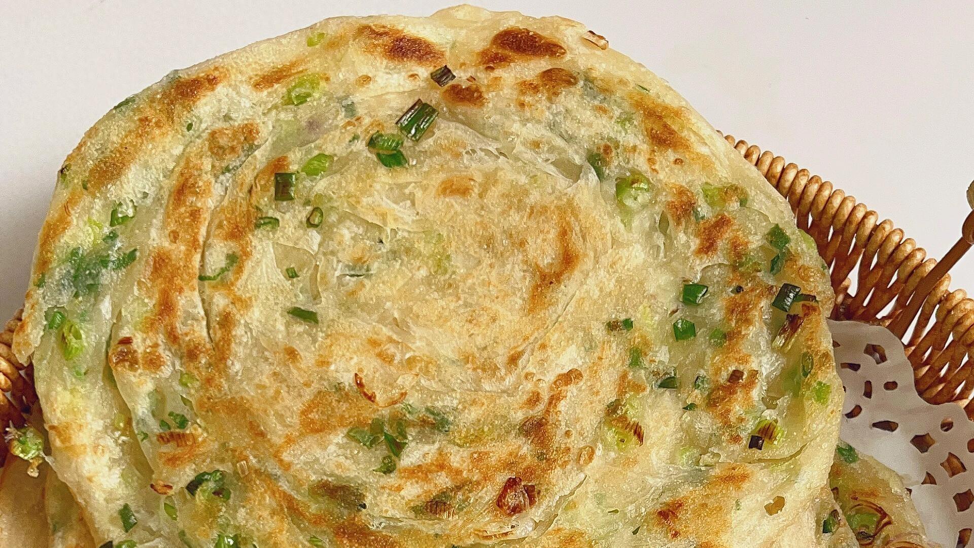 葱油饼摊主不会告诉你的秘密：葱油饼好不好吃，面团是关键