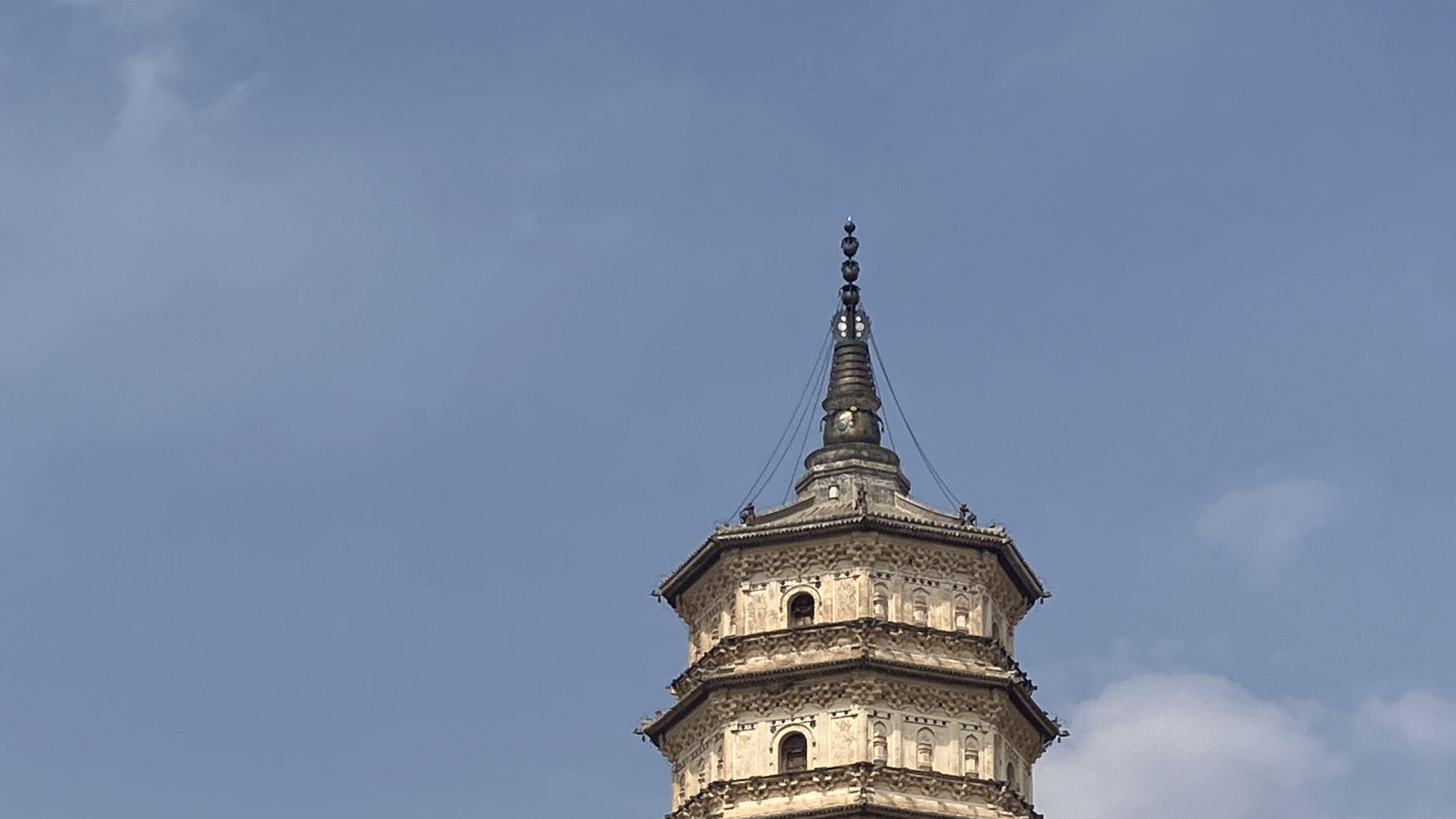 草原地标庆州白塔，高度比例浮雕全在线，真的被美到