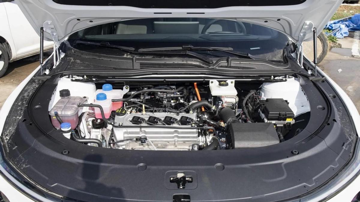 秦L DM-i新对手，启源A07蓝鲸增程版卖11.99万，家用怎么选？