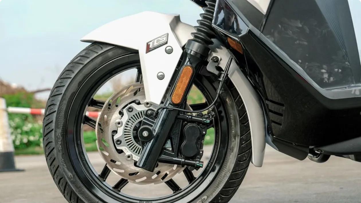 20000元左右买平踏，三阳行者300和光阳CT250谁更值得冲？