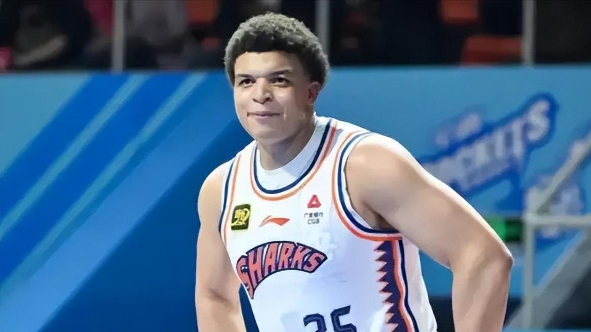 从“沪上曼巴”到板凳坐穿，最佳外援小胖表现如何