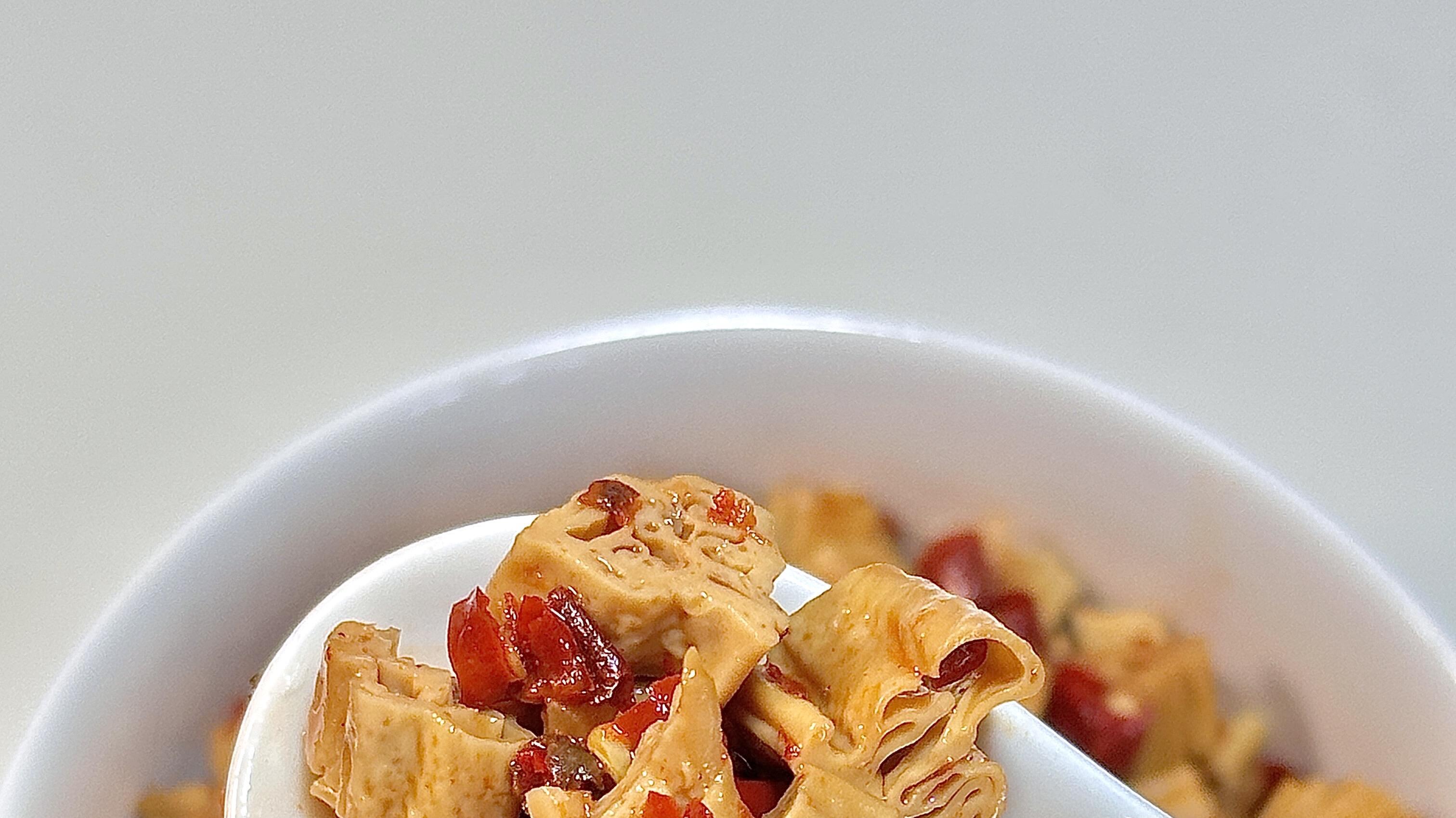 蒸腐竹总不入味？试试在酱汁里多放这一样东西。