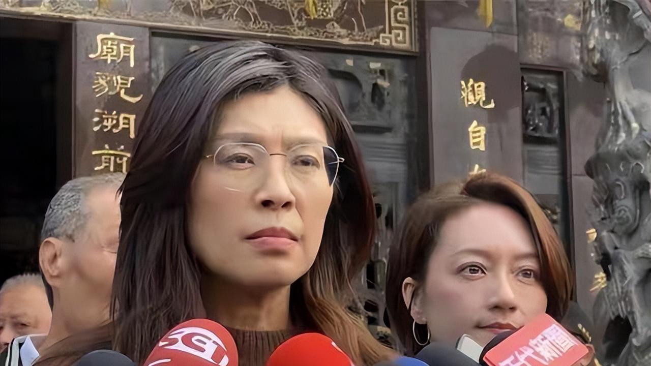 郑丽文台中谢票突发意外！杨琼樱重磅宣布！没曾想毛主席写给蒋中正的亲笔诗走红！