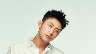 前妻点名张艺上，9年前奖杯杂志藏着两个重要人名！