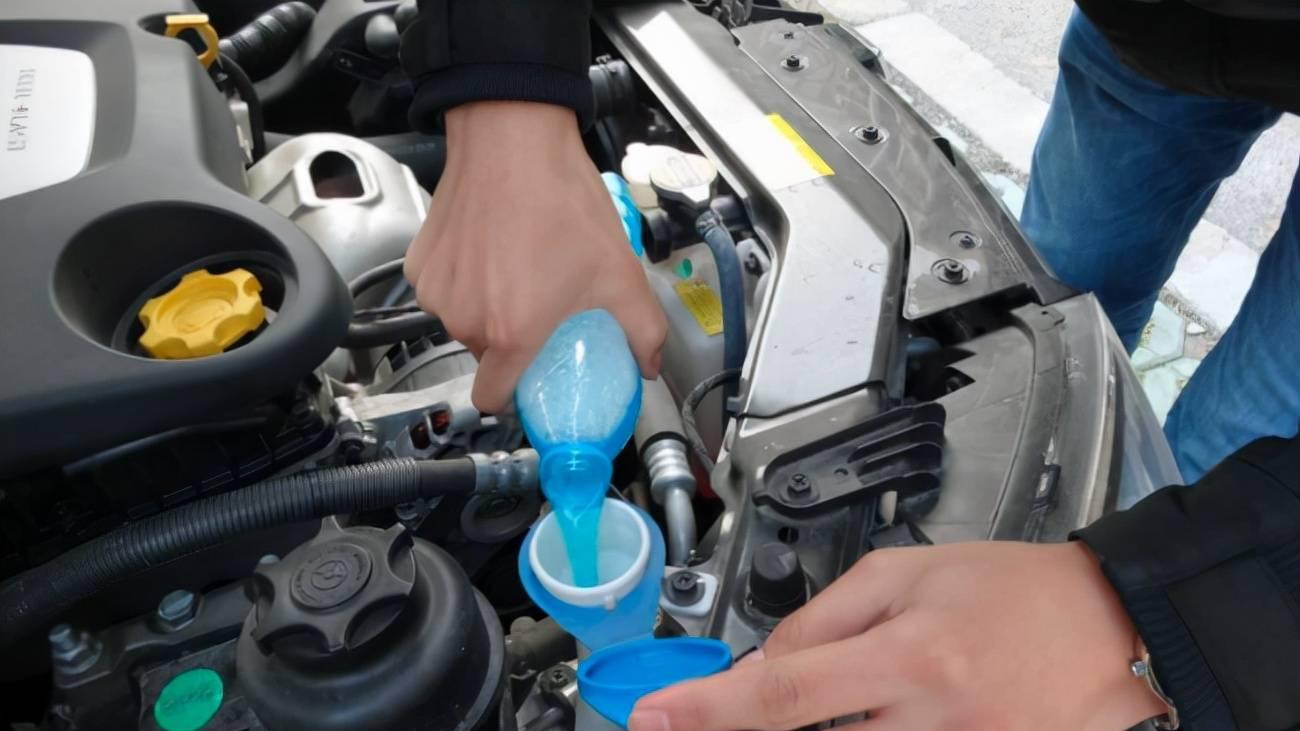 如果买不到玻璃水，可以用自然水替代吗？