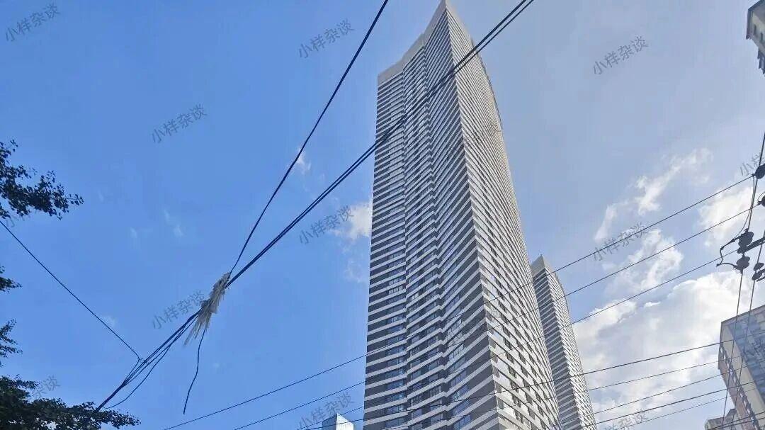 沈阳太原街附近一烂尾摩天建筑被拍卖