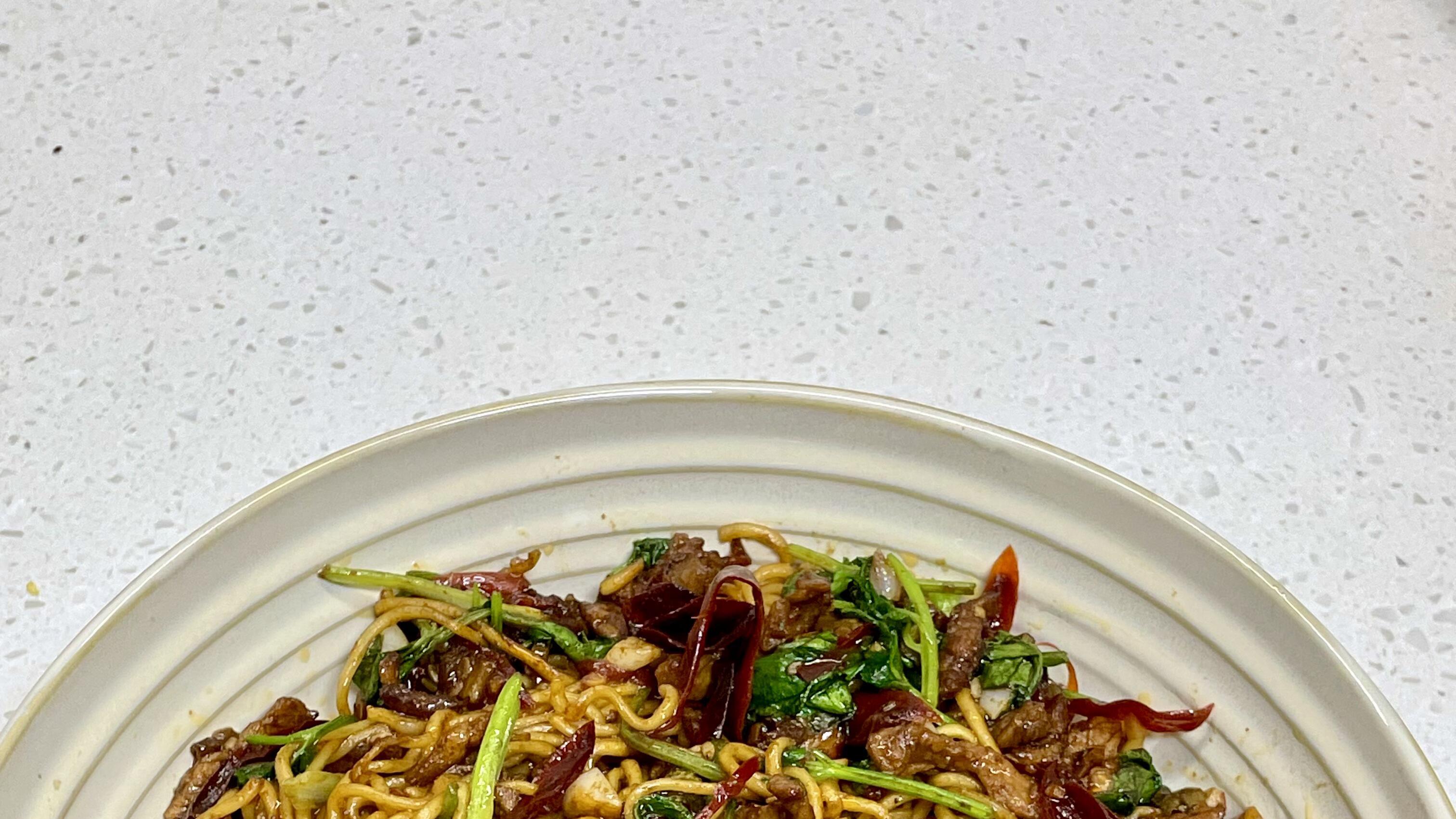 肉丝这样炒才嫩滑不柴？面条不粘锅的秘诀在这里