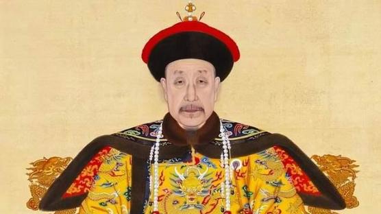 乾隆帝68岁时重申55年前雍正帝要求太监主动让路诸王大臣的诏书原文