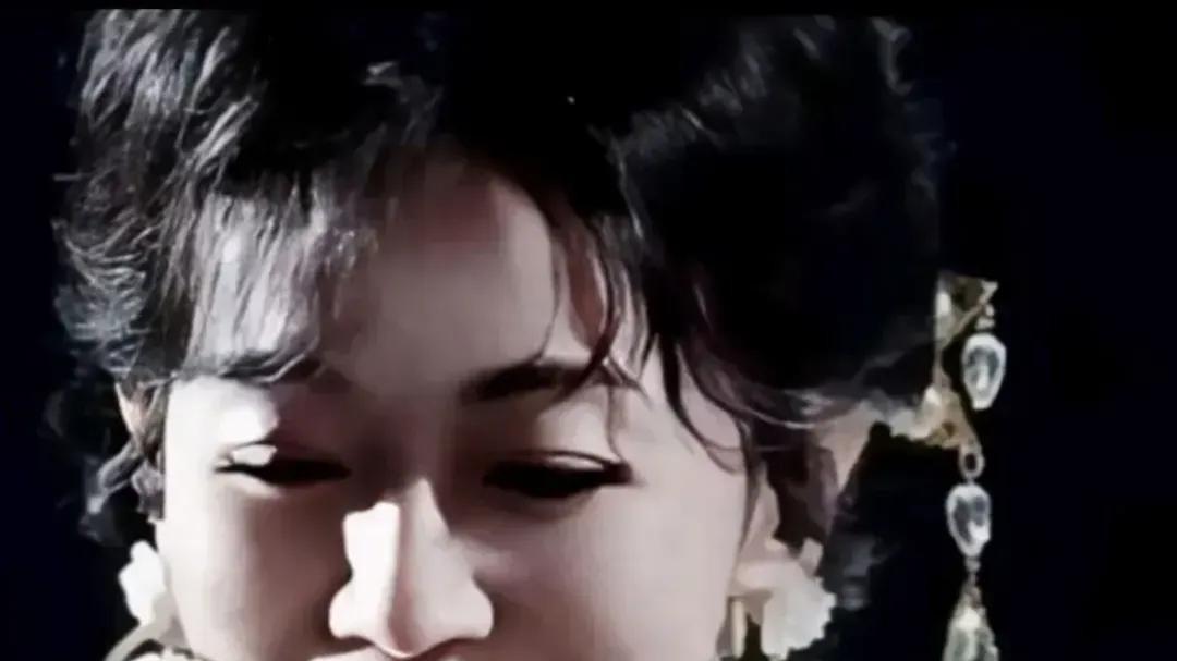 叶童调侃赵雅芝是女朋友



叶童这姐们儿真是胆大包天，啥话都敢往外蹦，人送外号