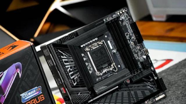 技嘉B860M电竞雕体验：满级供电，轻松搞定超频