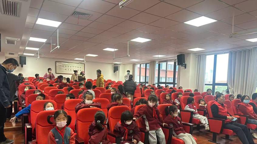 急救知识进校园 安全守护伴成长——西安市心连心志愿者协会为长安三小师生筑牢生命防线