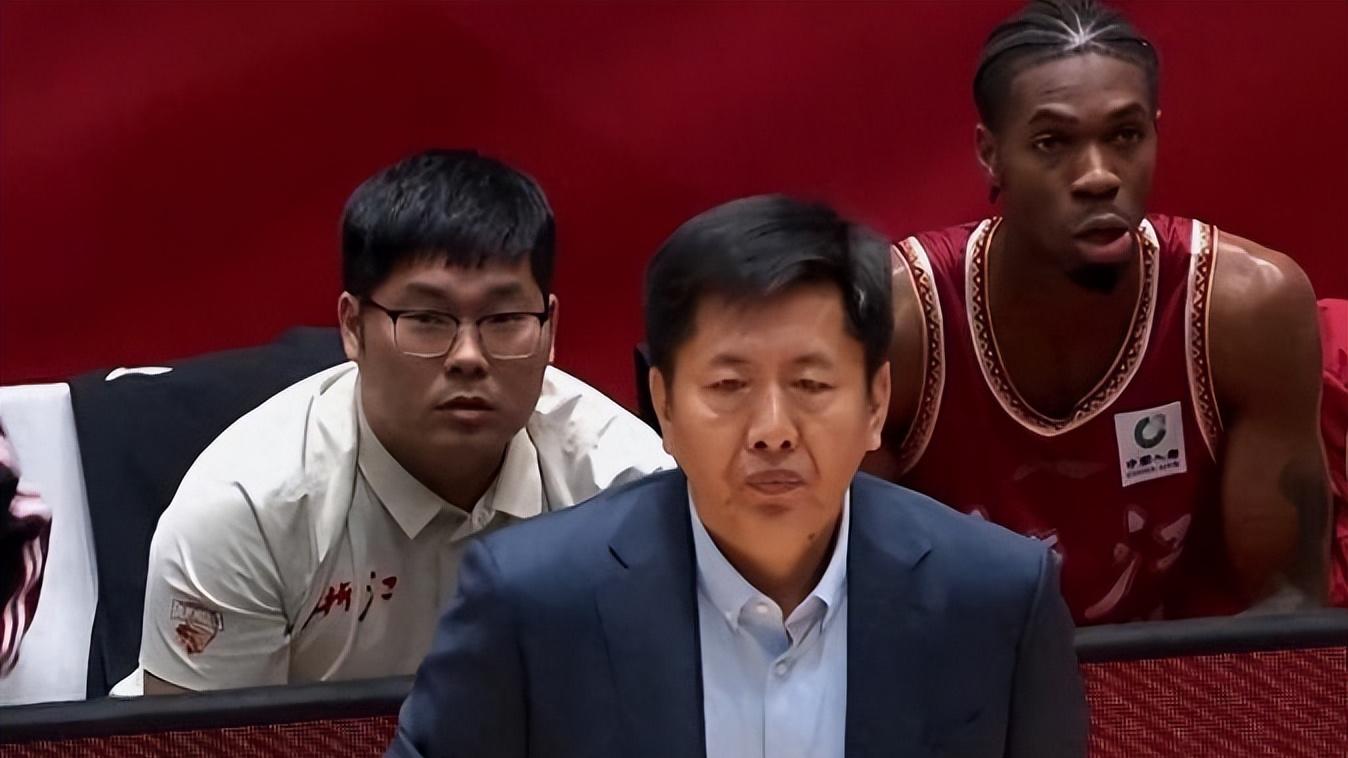 丁伟：虽然最后阶段外援战术让人迷糊，但用新人方面，还是有功的