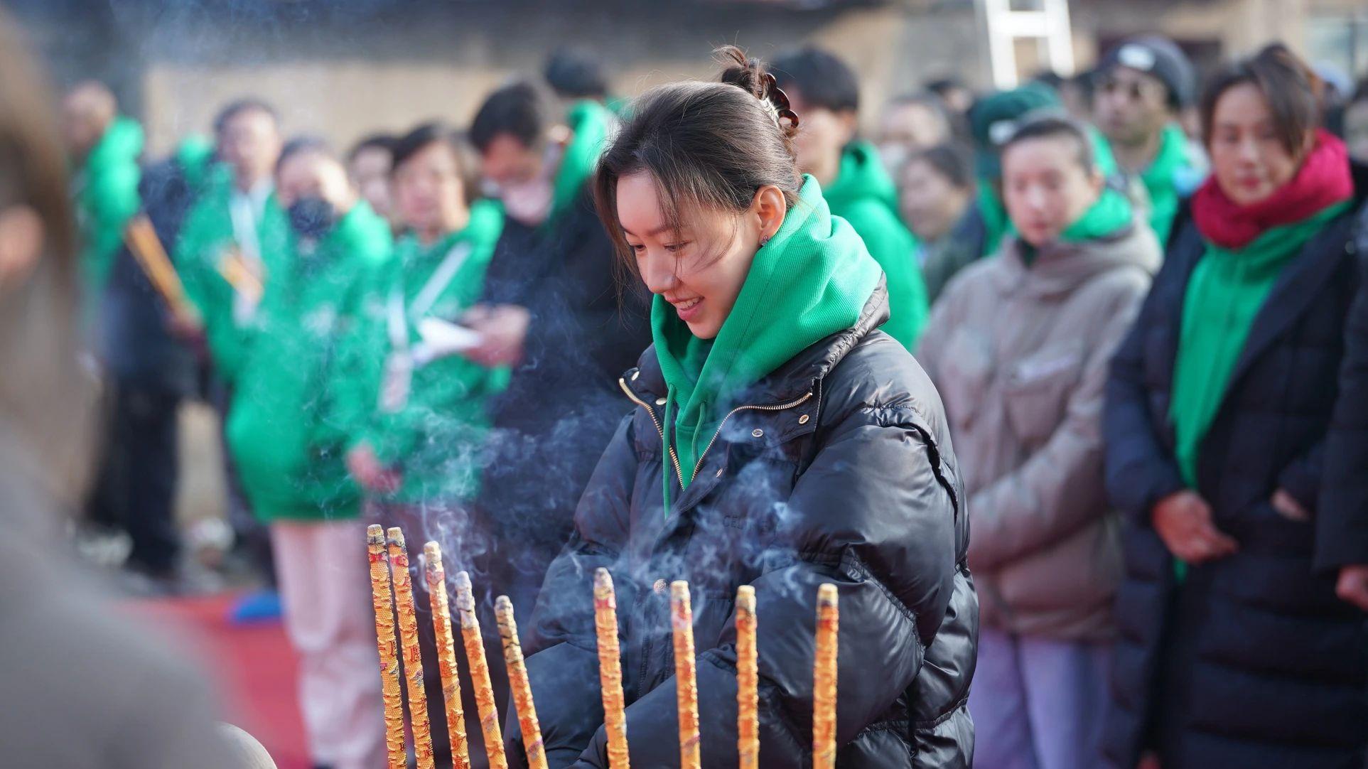 《六姊妹》：丈夫陈卫国肝癌去世，何家文嫁给大她十多岁的老范，竟然是为了儿子陈光明的学费