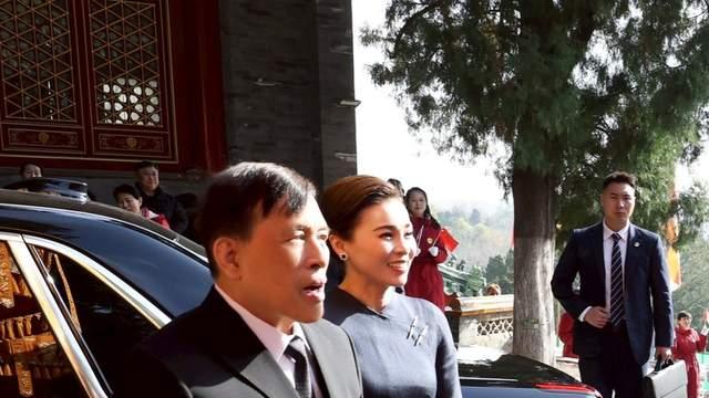 泰王携手苏提达王后，到访北京灵光寺，受到高规格接待