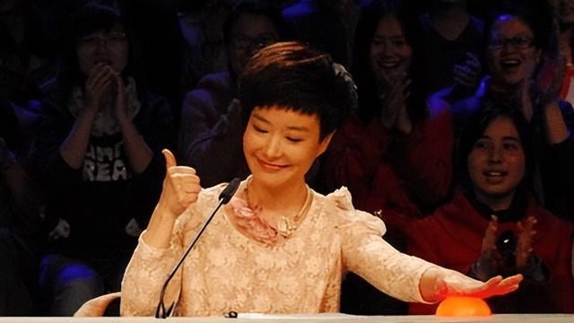 她是中央电视台台长女儿、公认的才女，为何结婚30年却无儿无女？