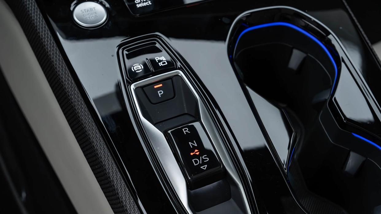 德系轿跑，车长4903mm，搭载EA888 Evo5发动机，还有quattro四驱