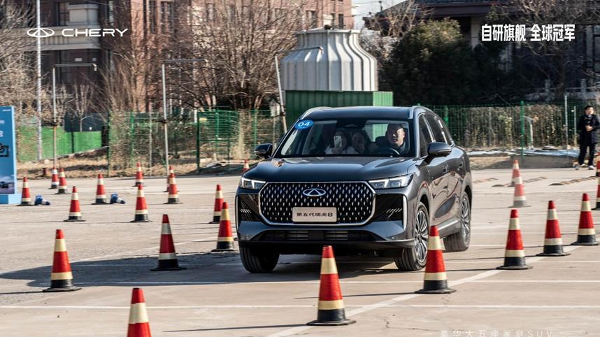 以冠军之姿重新定义家庭SUV，第五代瑞虎8闪耀津城