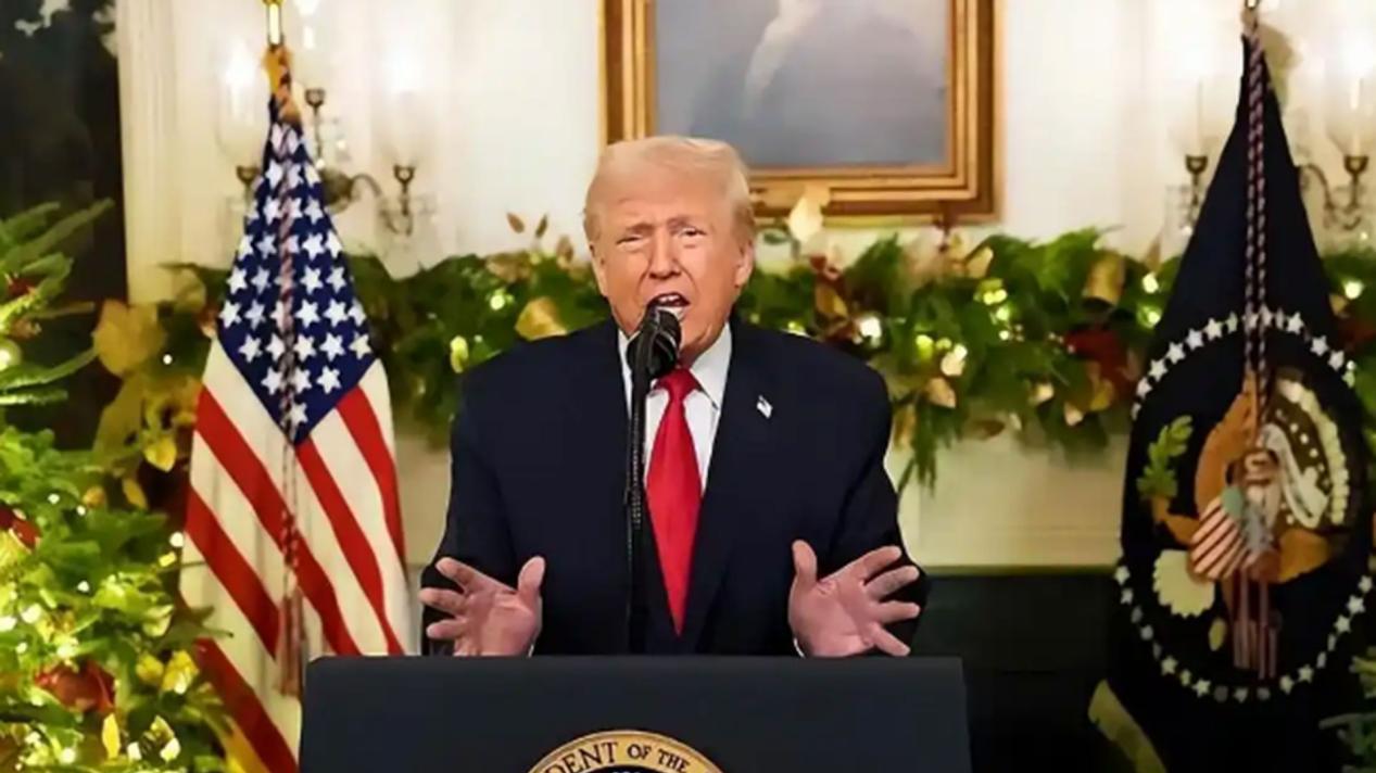 委内瑞拉选择军舰护航油轮，信心满满驶出到公海，就被美国扣押了