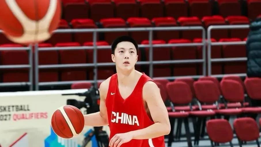 中韩迎来二番战，韩球迷嘲讽胡明轩，期待男篮绝地反击