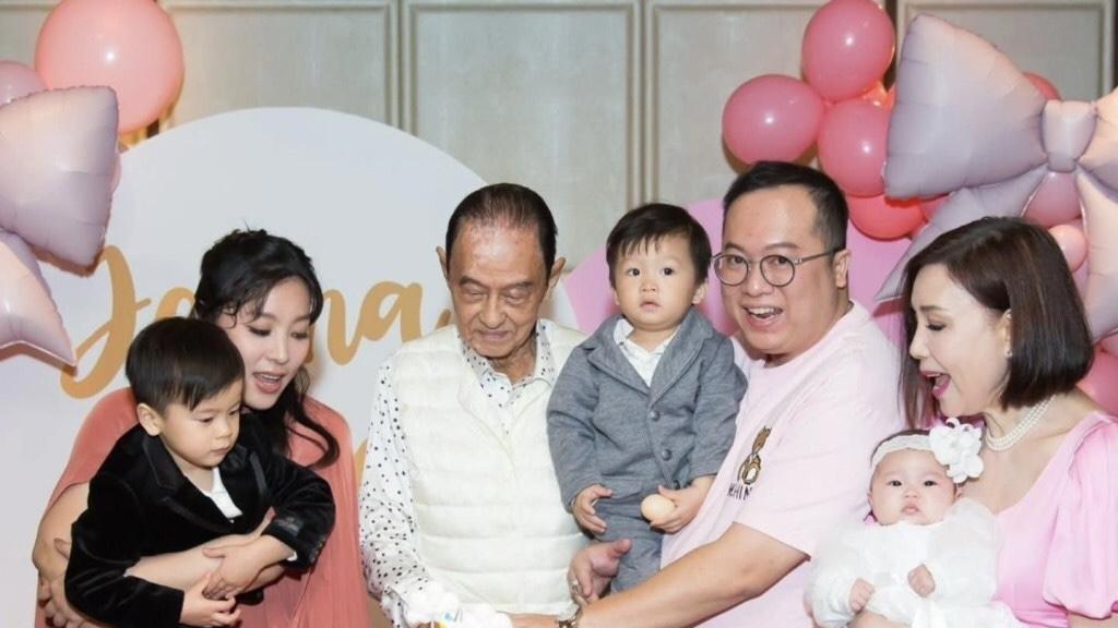 香港知名戏骨近况曝光！为外孙女举办百日宴，离婚后独立养大两女