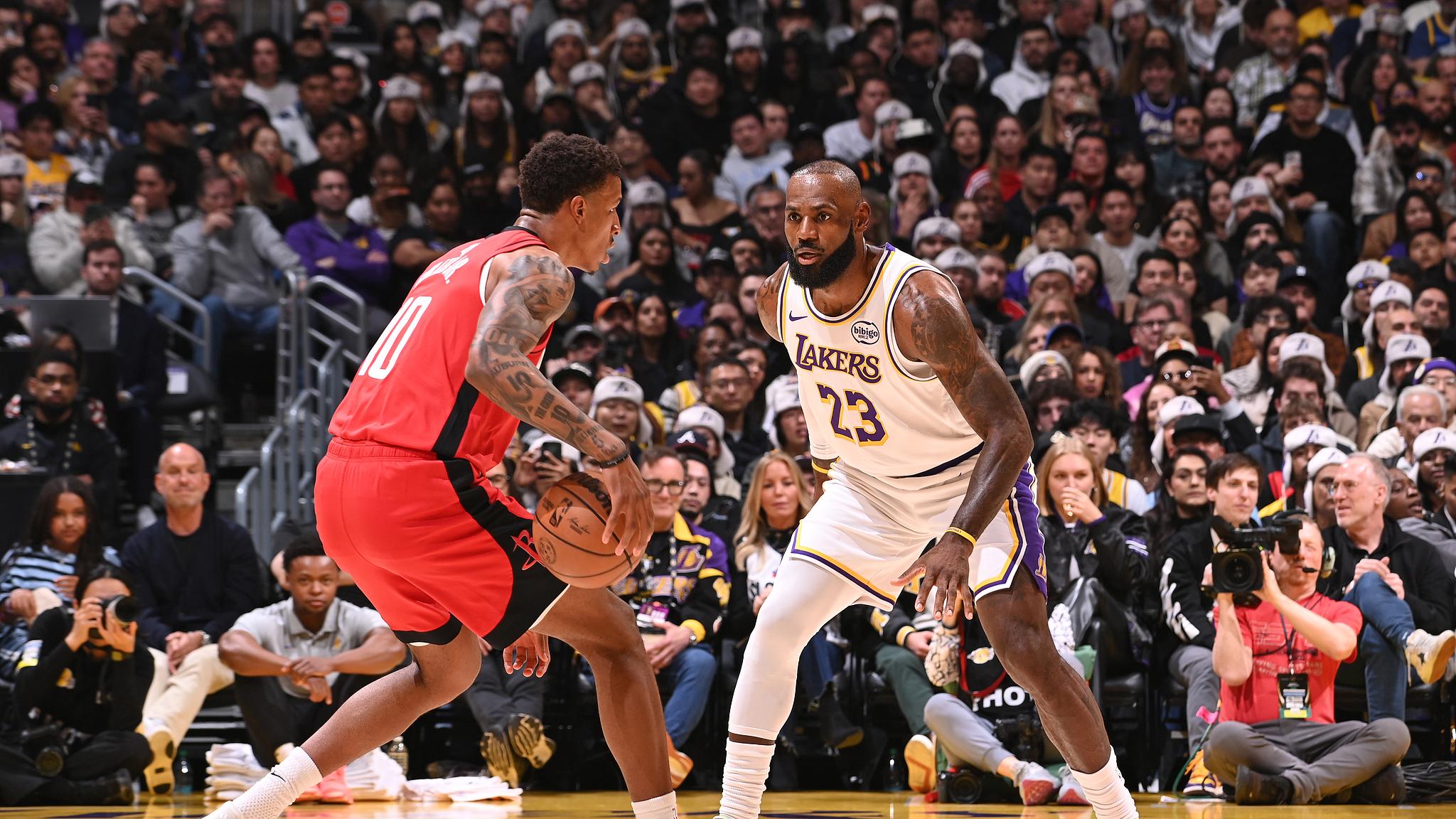 詹姆斯拒绝采访：赛后第一时间沮丧离场 正负值-33连创耻辱纪录