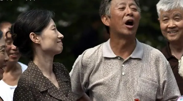 他费劲心机娶到手的葛美霞既不爱他，也不爱老丁、江德福，她真正爱的是只出场两集的“他”