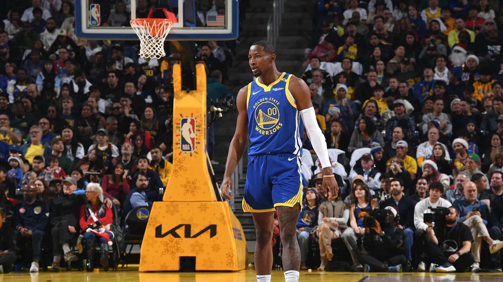 快船输球，双倍快乐！勇士战马刺，库里半场11分，巴特勒9分