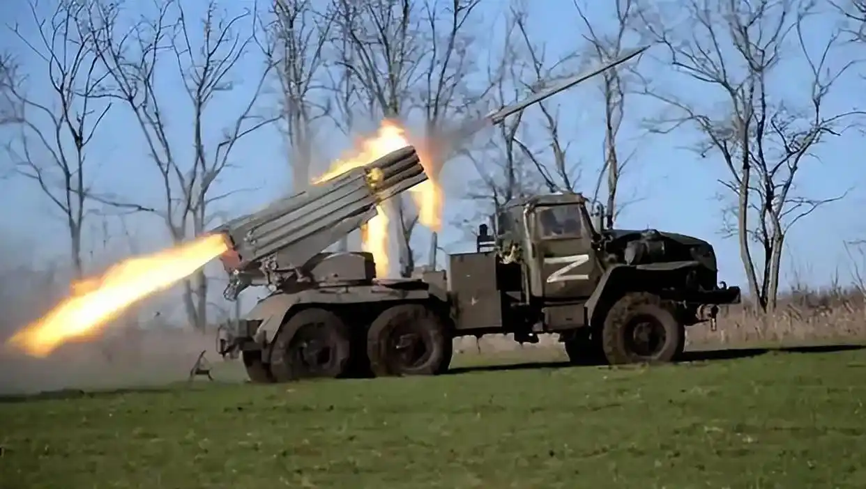 这两地刚停火又开打，“特朗普和平”成了笑话！美国现在也是和稀泥