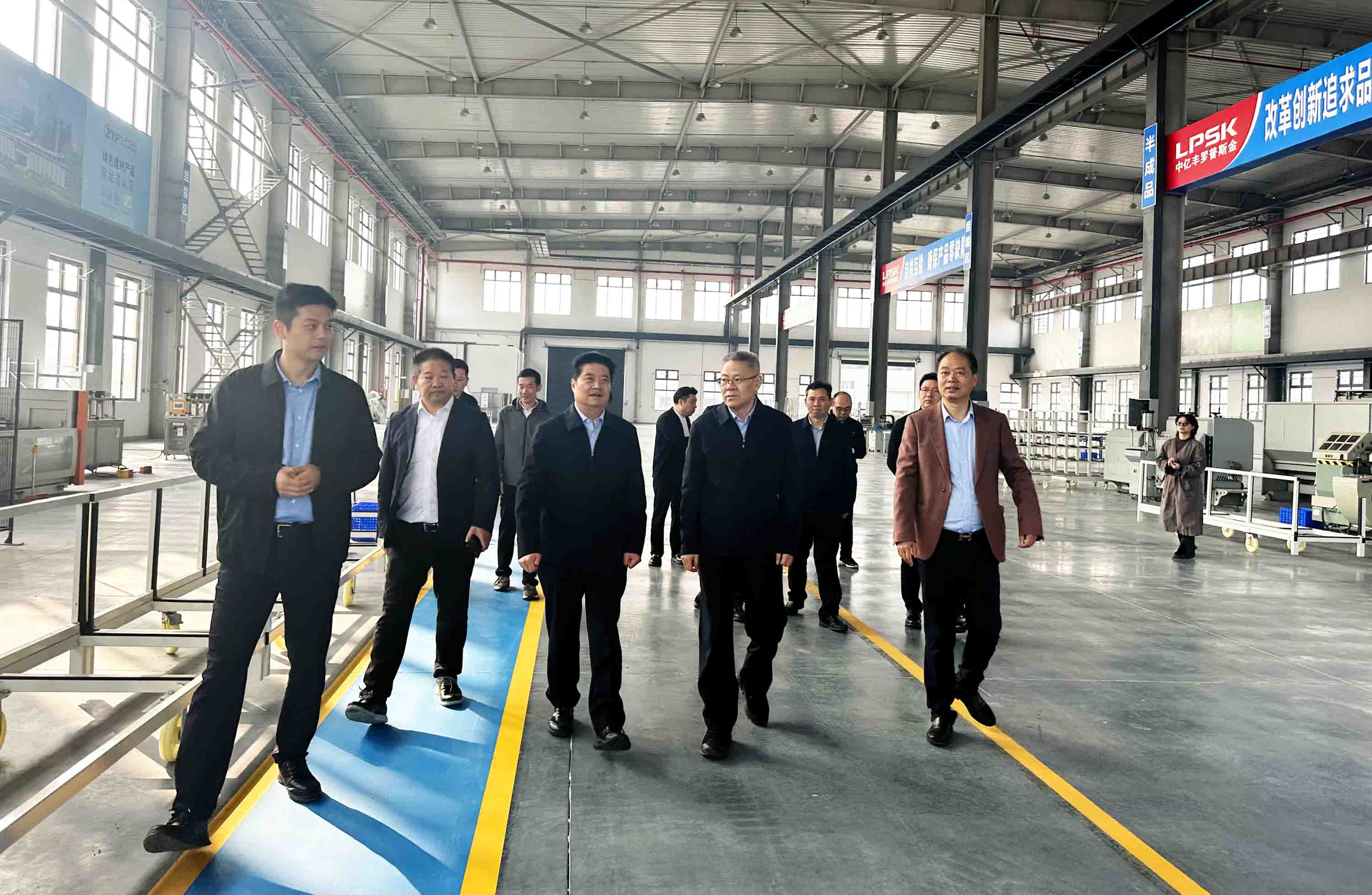 苏州市工商联赴信阳开展对口合作活动，考察中亿丰苏信合作绿色智能制造产业园