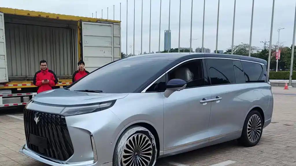 广州车展丨极狐全新MPV首次曝光，预计纯电+增程