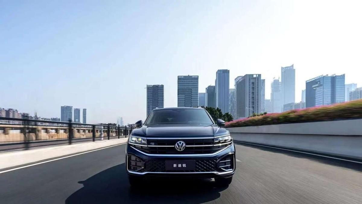 2025款大众途锐上市，外观微调配置升级，售价55.88万，能火吗？