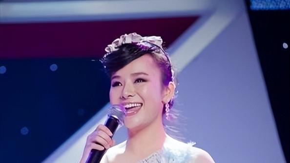 “盲人歌手”刘赛：成名时拒绝抛弃农村丈夫，如今丈夫成她的骄傲