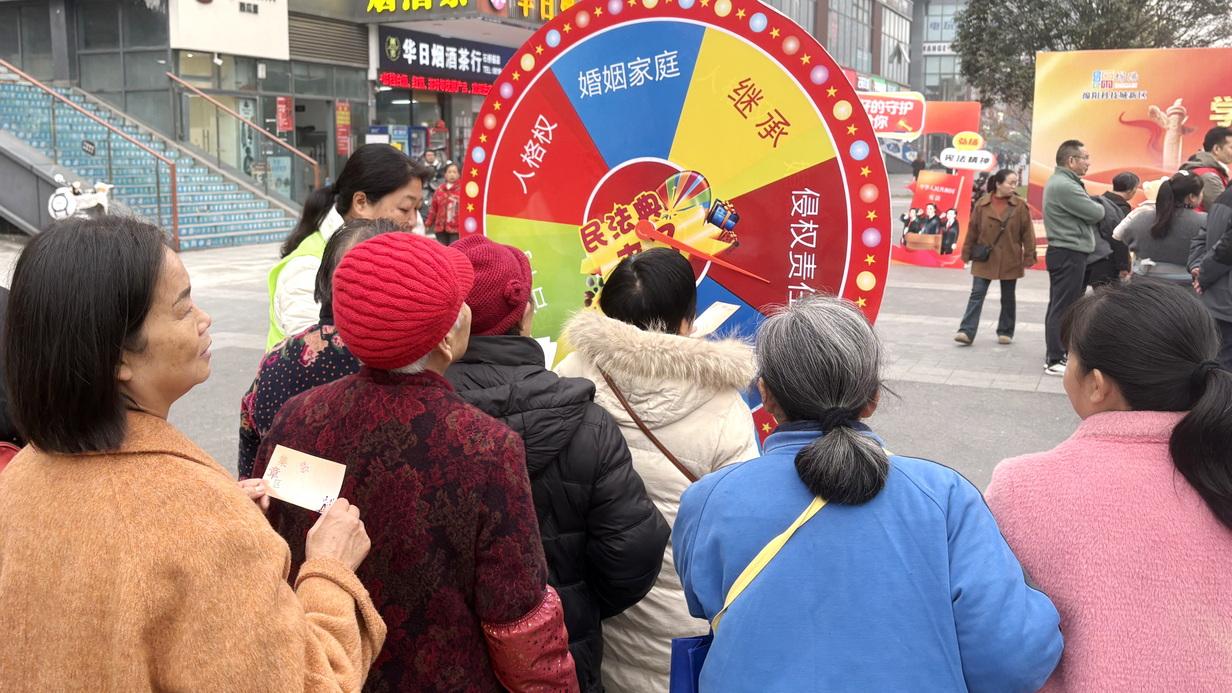从“被动听法”到“主动学法”，绵阳社工团队在“三区”创新普法获市民点赞