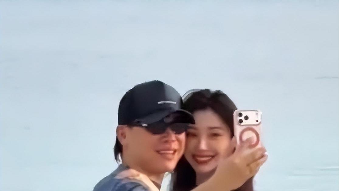 胡彦斌回应易梦玲恋情！“没想瞒着”打破AI质疑，机场同框实锤甜炸