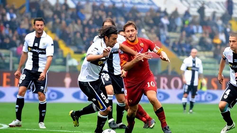 11/9周日2串1精选赛事分析：里昂近期状态起伏较大，巴黎圣日耳曼客场表现尤为突出。